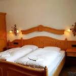 Отель Amadeus Zillertal Tirol *