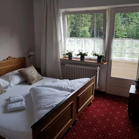 Amadeus Zillertal Tirol Szálloda