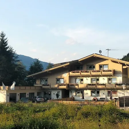 Amadeus Zillertal Tirol Otel *