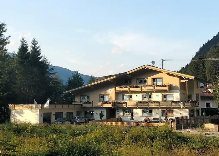 Amadeus Zillertal Tirol 호텔 *